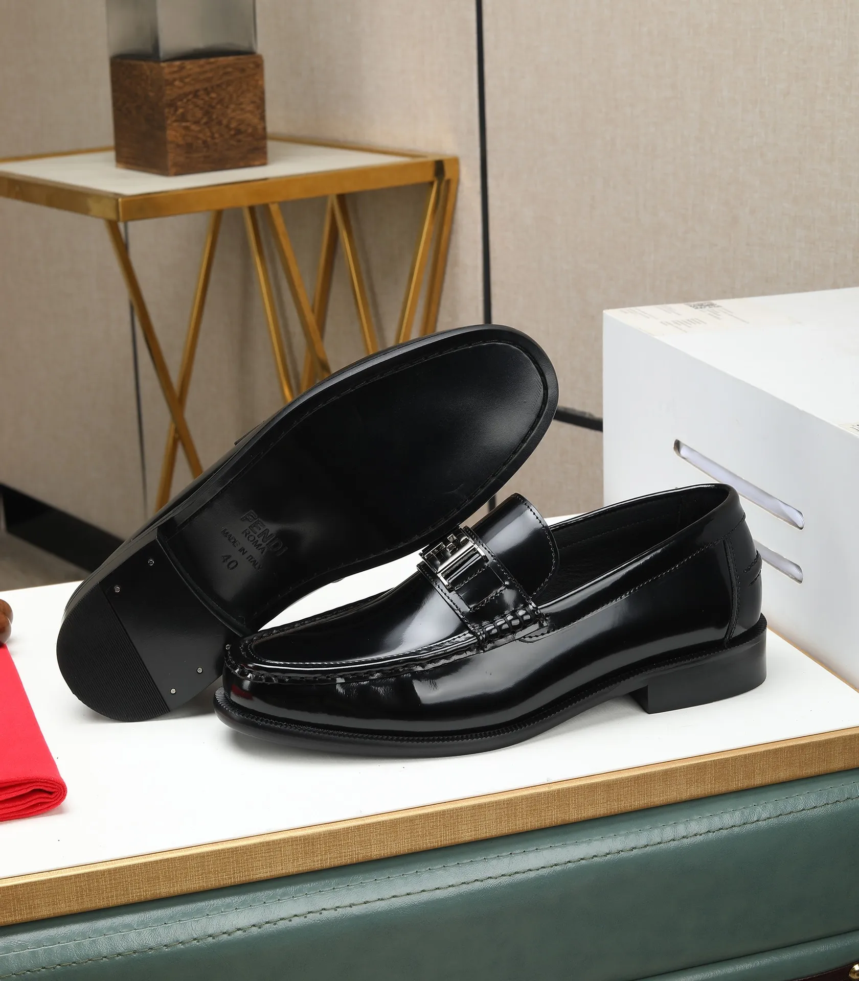 Men's shoes 💰580 (high-end, full cowhide) FENDI Fendi high-end formal leather shoes, original Italian imported cowhide surface + cowhide lining, original hardware, I believe you will be impressed from the first time you see it. The avant-garde atmosphere can no longer fully interpret its elegance. AAA grade rubber outsole, super comfortable. Original counter last, ensuring its original version and quality. The simple upper ensures its comfort and breathability. A pair of truly good shoes has its own unique soul, famous quality, regular size 38-44 (45 46 customized)